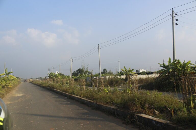 7.5 Katha Near 100ft, Sector 25
